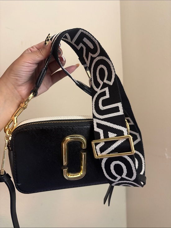 Marc Jacobs Handbags - Marc Jacobs Black Camera Crossbody with Logo Strap